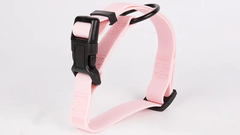 Collier pour chien OKEYPETS rose, ajustable et imperméable, en PVC, avec boucle et anneau métallique. 1