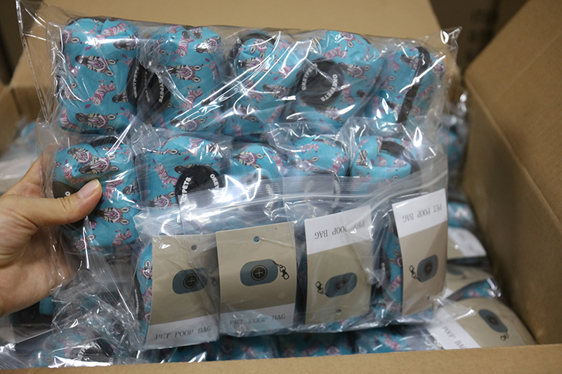 Distributeur de sacs à déjections canines en denim personnalisé 19