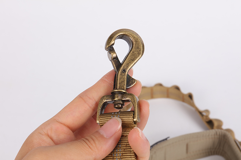 Laisse tactique marron pour chien avec élastique extensible et réglable pour animaux de compagnie 12