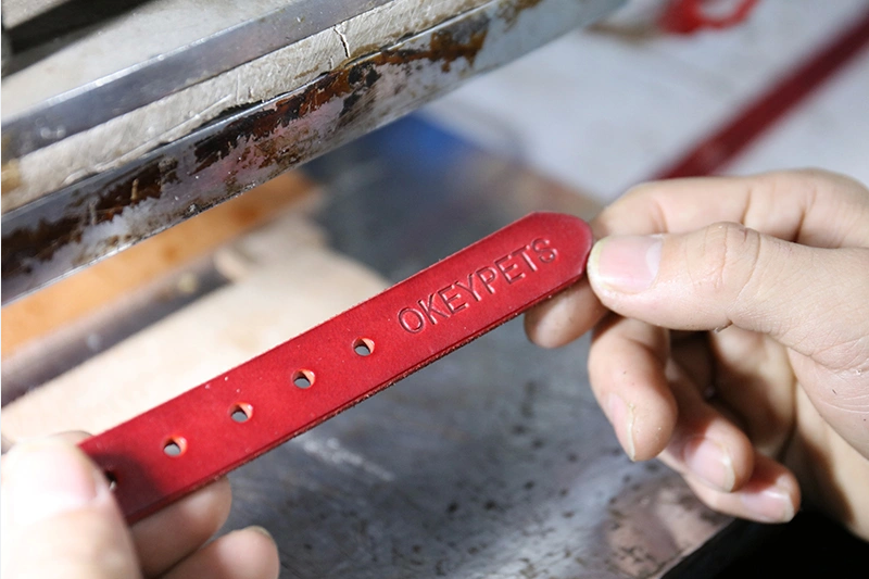 OKEYPETS - Collier de luxe en cuir épais, souple et résistant à l'usure pour chien, avec système de sécurité intégré. 22