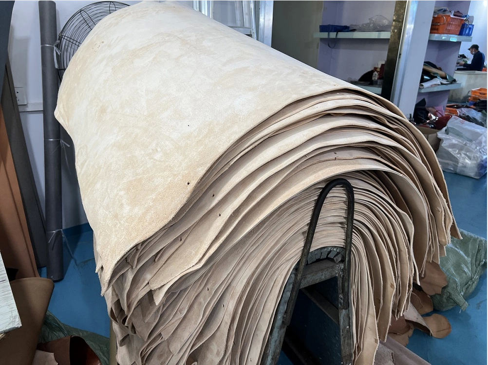 OKEYPETS - Collier de luxe en cuir épais, souple et résistant à l'usure pour chien, avec système de sécurité intégré. 20