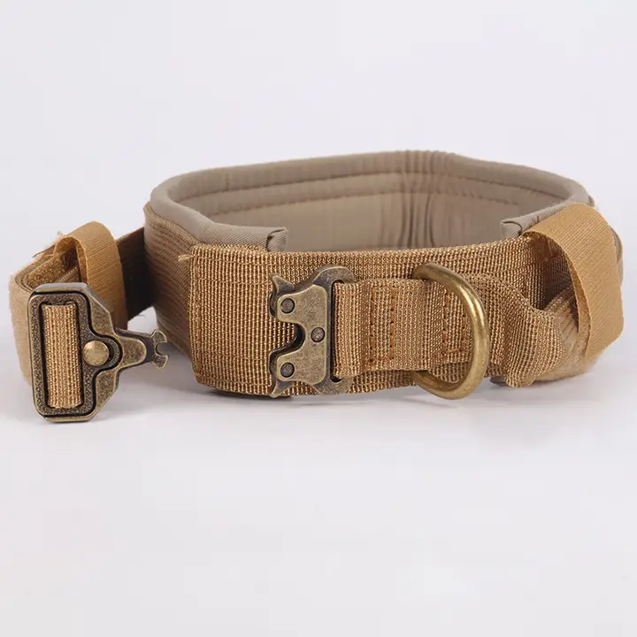 20年以上の経験を持つタクティカルドッグカラー＆リーシュメーカー