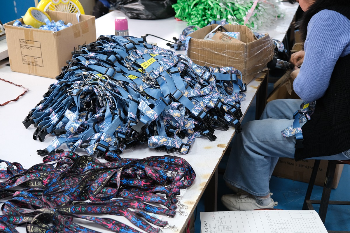 Collier et laisse tactiques en nylon OKEYPETS pour chien. Collier de dressage souple avec boucle militaire et poignée de contrôle. 26