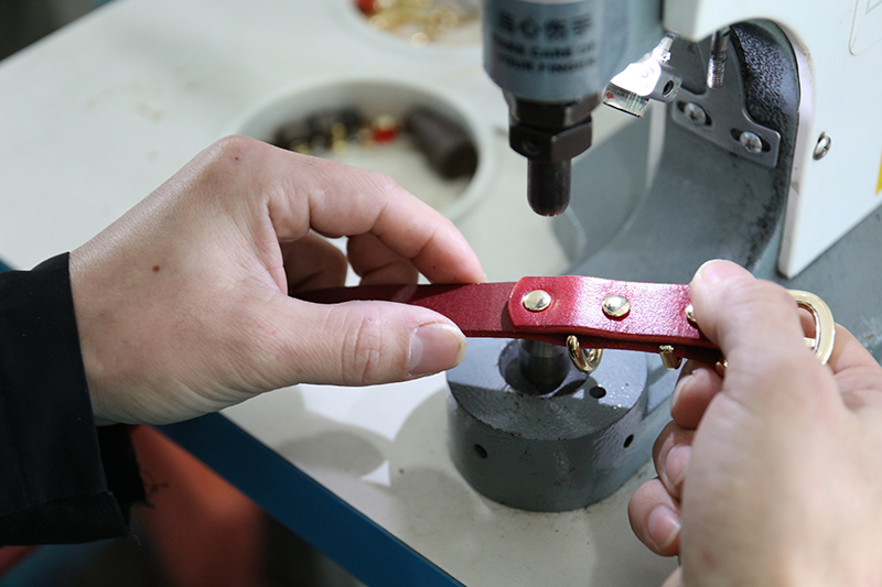 OKEYPETS - Colliers pour chiens en cuir imprimé OKEYPETS, couleur unie, véritables créations de designers, durables, réglables et confortables, grand collier en cuir de vachette. 23