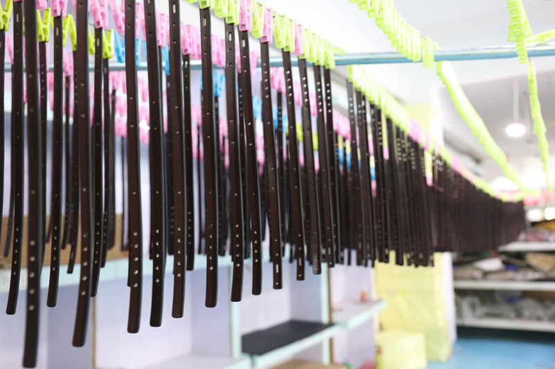 OKEYPETS - Colliers pour chiens en cuir imprimé OKEYPETS, couleur unie, véritables créations de designers, durables, réglables et confortables, grand collier en cuir de vachette. 25