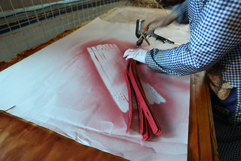 OKEYPETS - Colliers pour chiens en cuir imprimé OKEYPETS, couleur unie, véritables créations de designers, durables, réglables et confortables, grand collier en cuir de vachette. 21