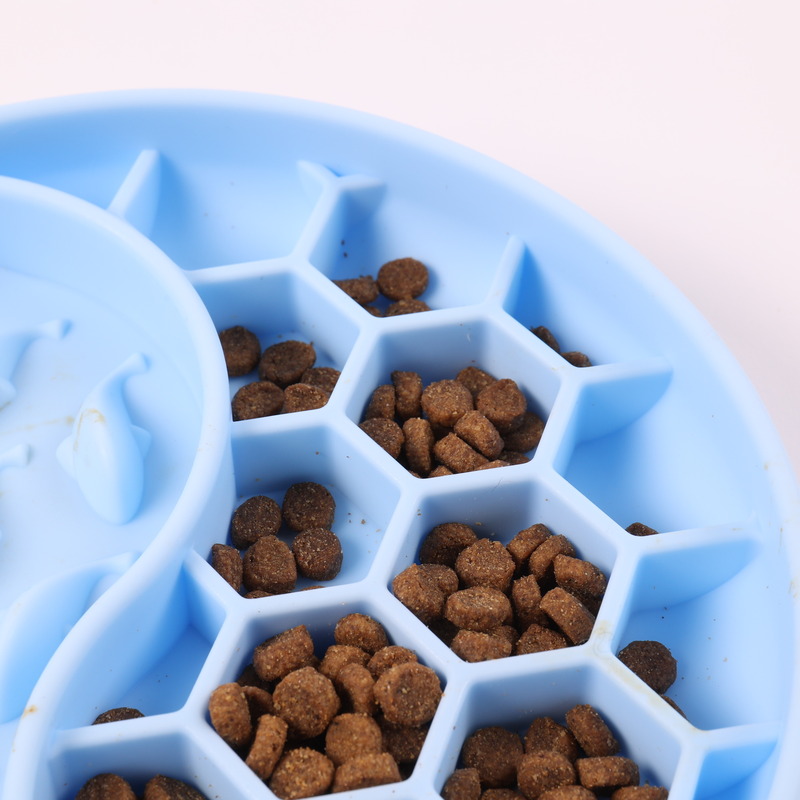 Gamelle anti-glouton pour chiens, forme ronde, en silicone souple de qualité alimentaire, avec tapis à lécher intégré. 10