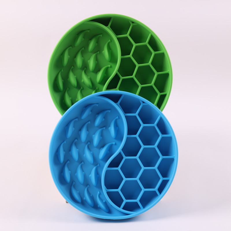 Gamelle anti-glouton pour chiens, forme ronde, en silicone souple de qualité alimentaire, avec tapis à lécher intégré. 16