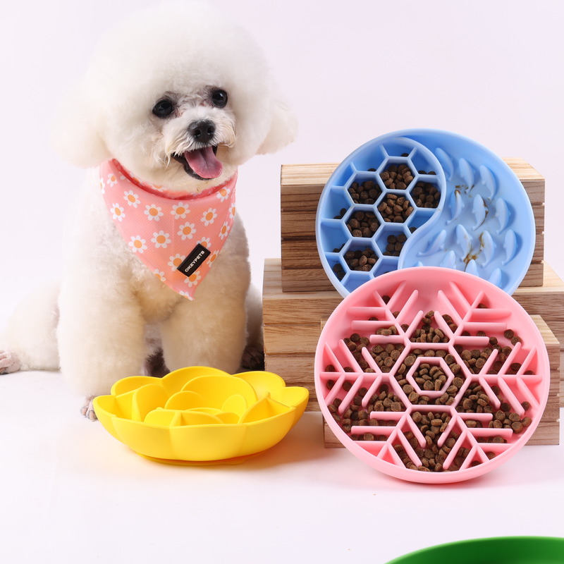 Gamelle anti-glouton pour chien mangeur rapide, en silicone alimentaire antidérapant. 14
