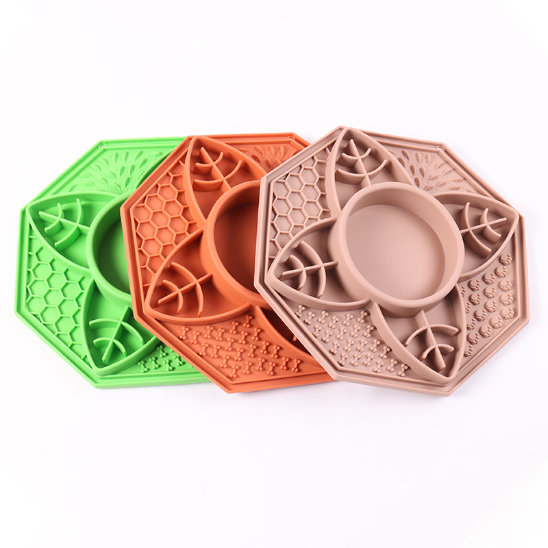 Gamelle anti-glouton pour chien mangeur rapide, en silicone alimentaire antidérapant. 15