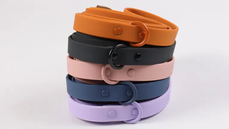 Vente en gros de colliers pour chiens en PVC - Collier et laisse souples et résistants à l'usure pour chiots, idéaux pour les promenades. 1