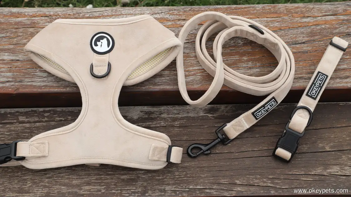OKEYPETS Harnais pour chien en velours personnalisé avec anneau en D, ensemble de harnais anti-traction 1