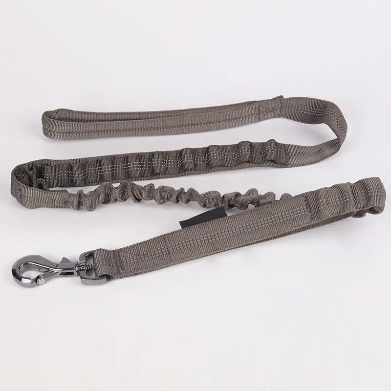 OKEYPETS - OKEYPETS Dwa uchwyty bezpieczeństwa Elastyczna, trwała, niestandardowa, odblaskowa, nylonowa smycz taktyczna dla psa z metalową klamrą 1