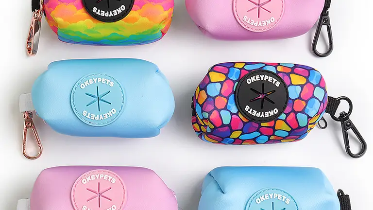 OKEYPETS Goedkope, op maat bedrukte hondenpoepzakjes, biologisch afbreekbare hondenpoepzakjes met plastic houder 1