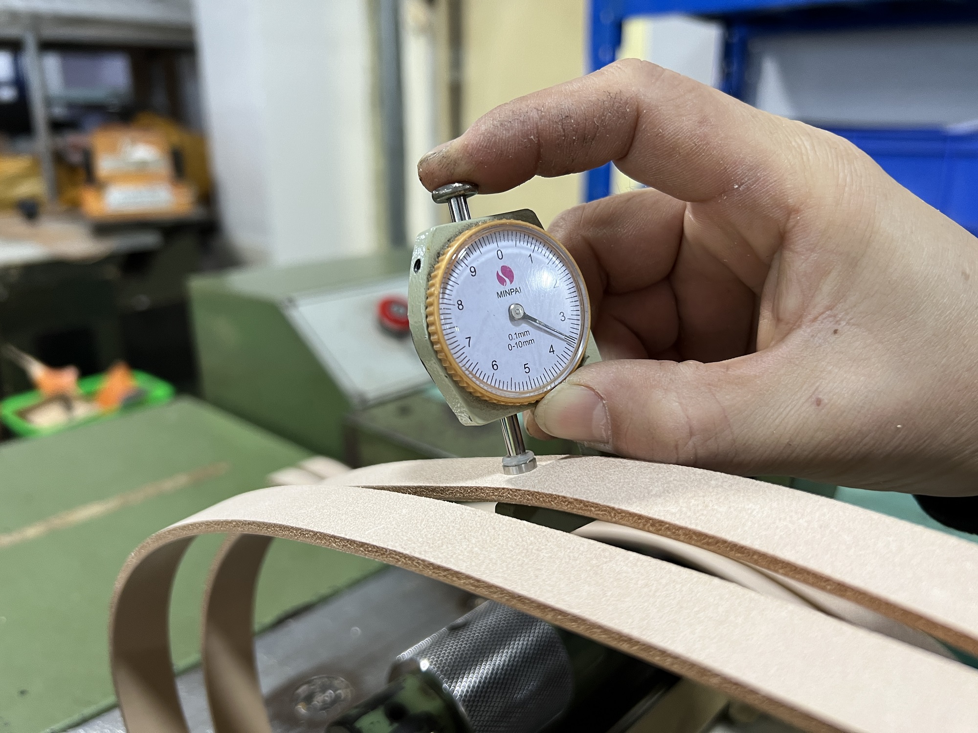 OKEYPETS - Colliers pour chiens en cuir imprimé OKEYPETS, couleur unie, véritables créations de designers, durables, réglables et confortables, grand collier en cuir de vachette. 18