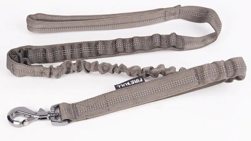 Laisse tactique Okeypets en nylon résistant de qualité militaire avec extension élastique pour l'entraînement des chiens 1