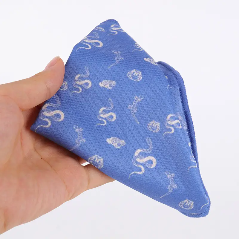 OKEYPETS - OKEYPETS Veľkoobchodná šatka pre domáce zvieratá s trojuholníkovým dizajnom, sublimáciou loga a potlačou, veľkoobchodná veľkosť, šatka pre psov 1