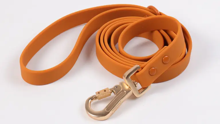 OKEYPETS Vente en gros Ensemble laisse et collier imperméable en PVC pour chien, très populaire. Laisse et collier en PVC souple et résistant. 1