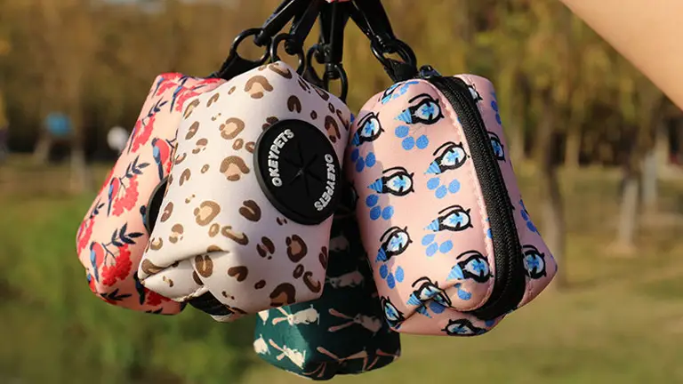 OKEYPETS Držač za vrećice za pseći otpad od neoprena s logotipom, sublimacijskim tiskom i besplatnim uzorkom 1