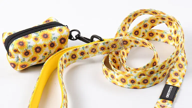 Sacs à déjections canines OKEYPETS, économiques, personnalisés, écologiques, biodégradables et compostables, fabriqués en usine. 1