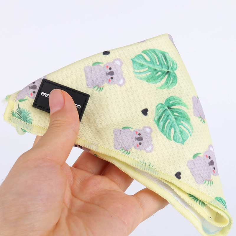 OKEYPETS Brugerdefineret vaskbar justerbar tegneseriemønsterdesign trykt kæledyrshundetørklæde hundetrekantbandana 7