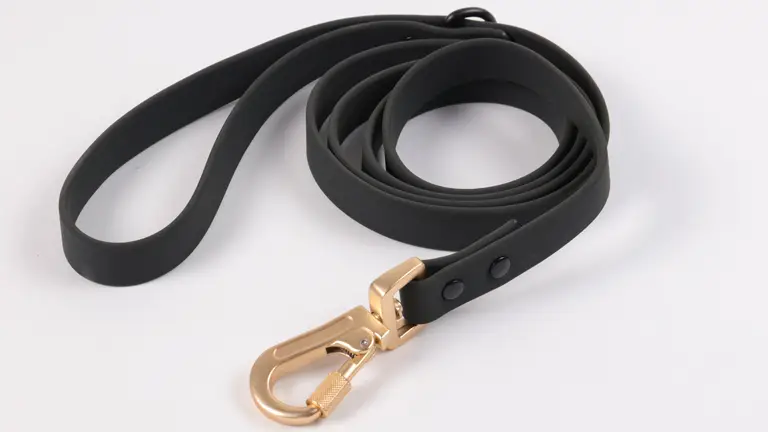 OKEYPETS Vente en gros Ensemble collier et laisse pour chien de luxe imperméable en PVC, personnalisable avec étiquette nominative 1
