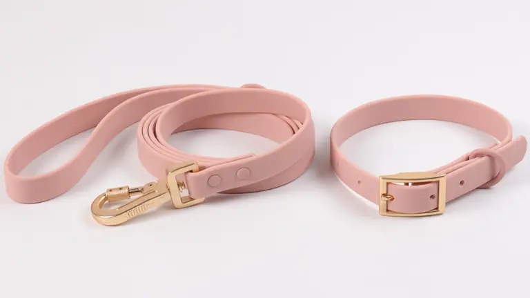 OKEYPETS Veleprodaja mekanih novih dizajnerskih luksuznih vodootpornih PVC ogrlica i povodaca za pse Prilagođena personalizirana povodica za pse 1