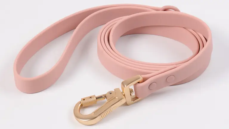 OKEYPET Vente en gros Collier pour chien de chasse en extérieur, résistant et souple, en PVC, ajustable, imperméable et personnalisable. Collier et laisse inclus. 1