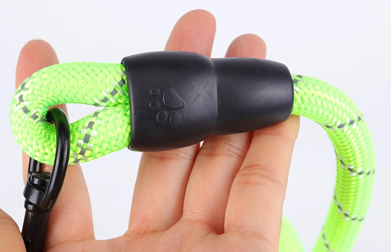 Laisse pour chien OKEYPETS en nylon résistant, hautement réfléchissante pour une sécurité optimale la nuit, avec poignée souple. 11