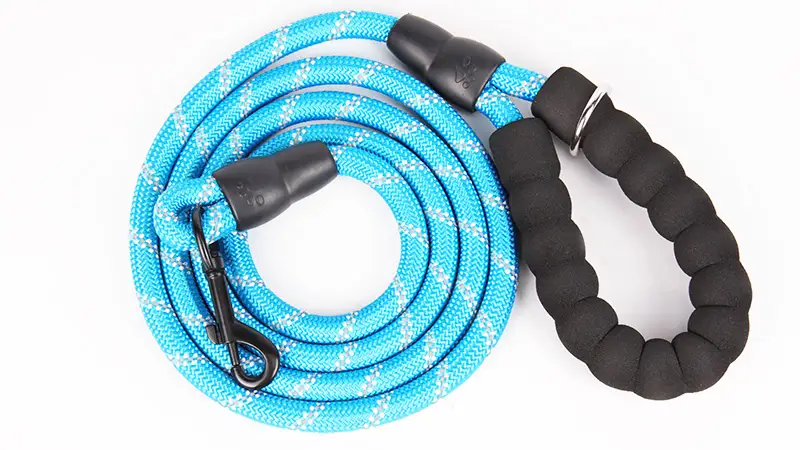 Laisse de sécurité OKEYPETS confortable, robuste et durable en corde avec poignée rembourrée pour chien, idéale pour l'entraînement, la course, les promenades ou les randonnées. 1