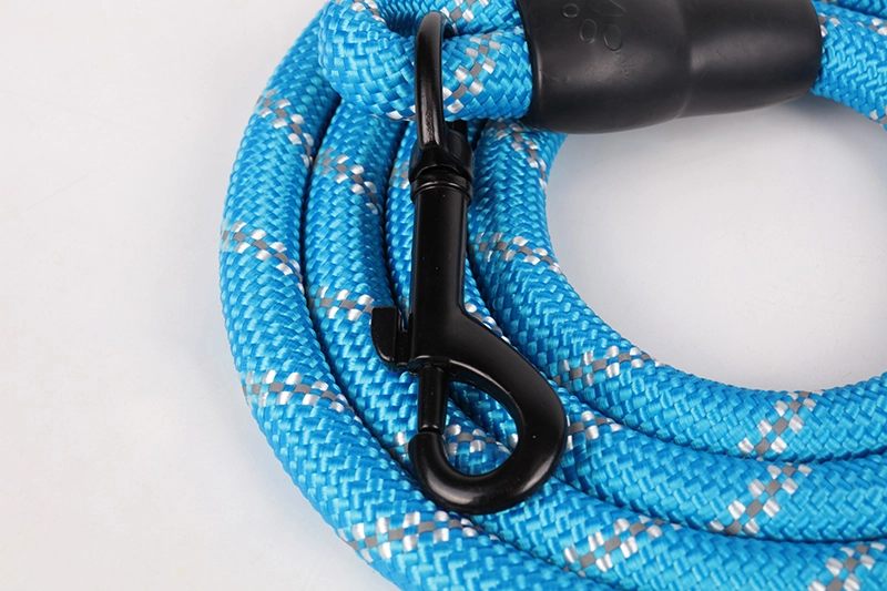 Laisse de sécurité OKEYPETS confortable, robuste et durable en corde avec poignée rembourrée pour chien, idéale pour l'entraînement, la course, les promenades ou les randonnées. 12