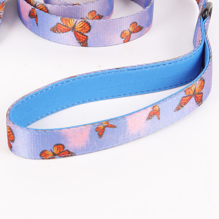 Laisse personnalisée OKEYPETS pour chien, douce et confortable grâce à son motif papillon et sa poignée ergonomique. 11