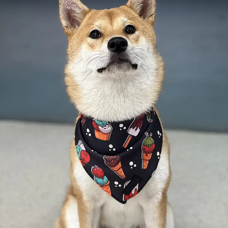 OKEYPETS - Écharpe/bandana réversible personnalisée avec logo OKEYPETS imprimé chien, en polyester vierge et ajustable, idéale pour Halloween et Noël. Bandana pour animaux de compagnie. 1