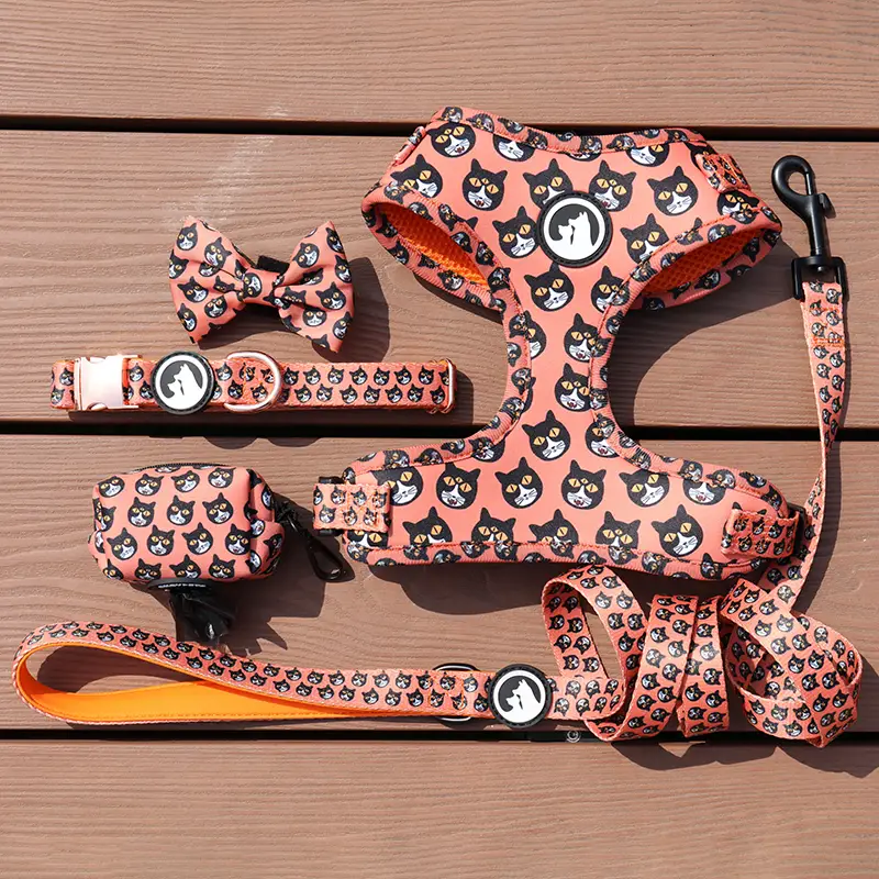 OKEYPETS - Postroj pre psa bez ťahania, luxusný odolný, vrecká na hovienka, obojok s mašľou a vodítko, sada obojkov pre psov vo veľkom, sada vodítok a postrojov pre psov 1