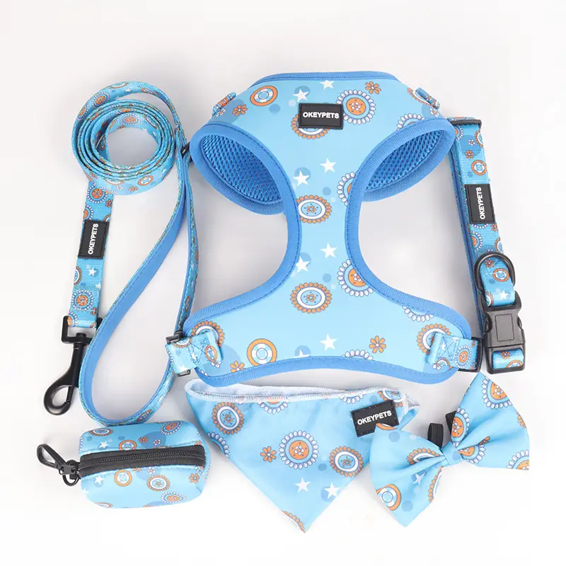 OKEYPETS - Ensemble harnais et laisse pour chien, avec logo personnalisé en gros, écologique et ajustable, bandana, sac à déjections canines et nœud papillon. 1