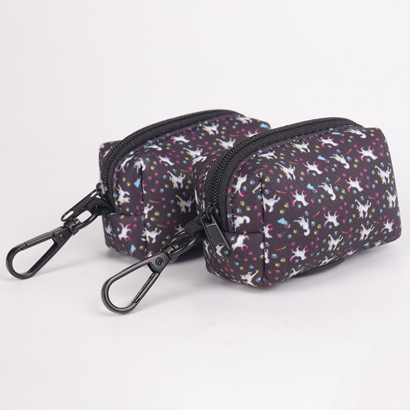 OKEYPETS - Accessoires portables OKEYPETS Distributeur de sacs à déjections canines jetables avec logo par sublimation, en néoprène, pour les promenades et les courses avec votre chien 11