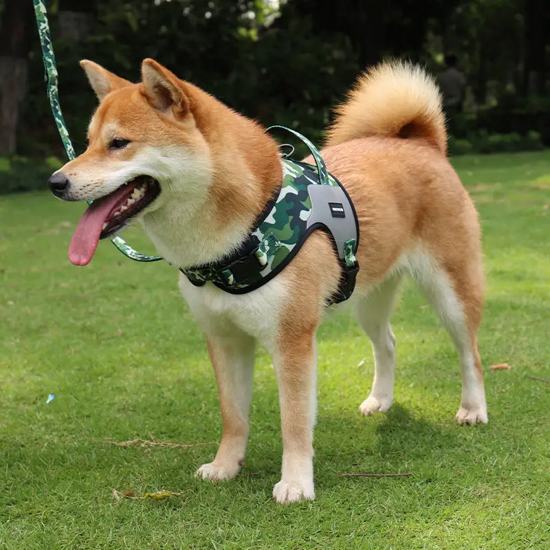 OKEYPETS - Harnais d'entraînement tactique en tissu Oxford, anti-traction, résistant, pour chiens moyens et grands, avec bandes réfléchissantes 1