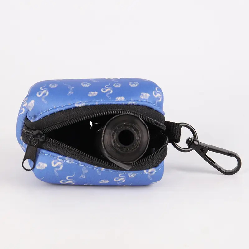 OKEYPETS - Sacs à déjections canines biodégradables OKEYPETS - Sac en néoprène écologique et tendance avec distributeur intégré et porte-sacs. 1