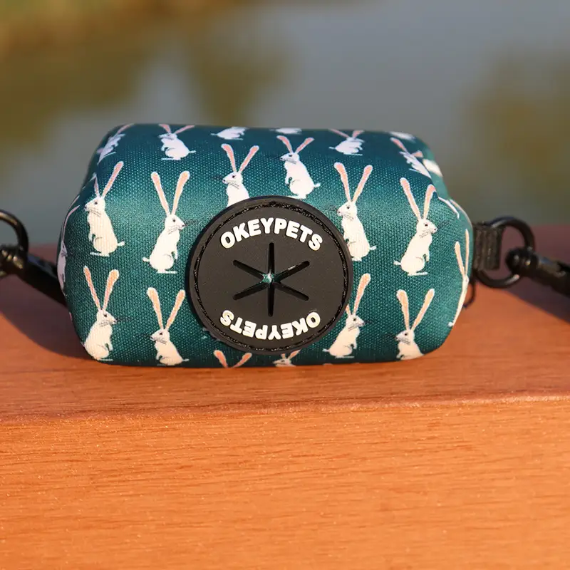 OKEYPETS - OKEYPETS Membekalkan Pemegang Beg Sampah Tahan Lama yang Boleh Disesuaikan Pemegang Beg Najis Anjing Neoprena Mesra Alam Haiwan Peliharaan yang Boleh Disesuaikan Pemegang Beg Najis Anjing Neoprena 1