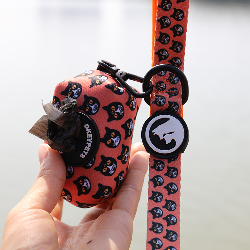 OKEYPETS - Distributeur de sacs à déjections canines à fixation rapide OKEYPETS, en néoprène, avec attache pour laisse. Porte-sacs à déjections canines en néoprène. 9