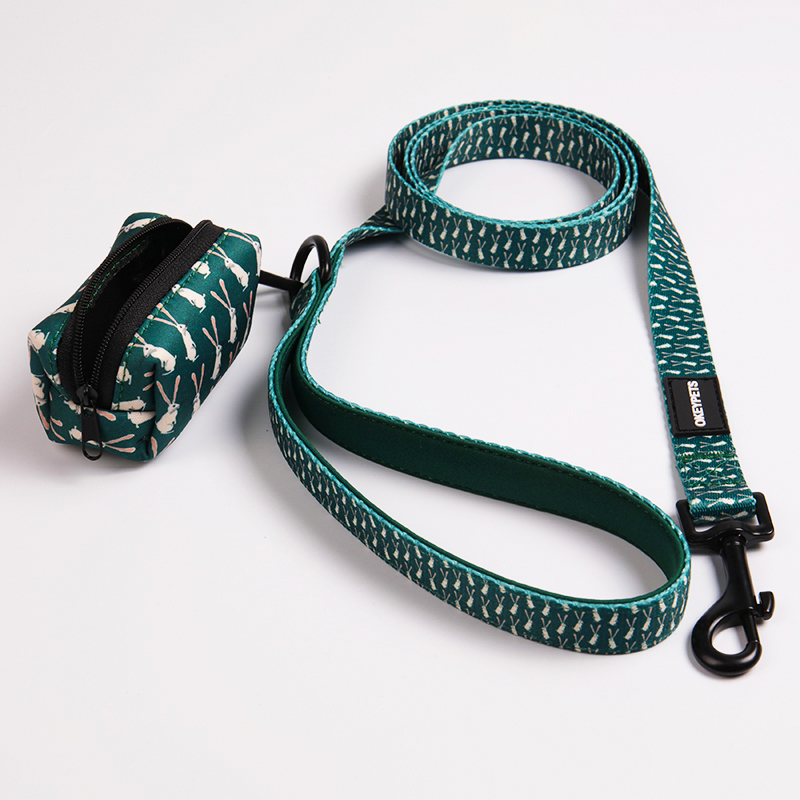 OKEYPETS - OKEYPETS Портативный неопреновый диспенсер для пакетов для собачьих экскрементов, изготовленный на заказ, для прогулок. Держатель для пакетов для собачьих экскрементов. 11