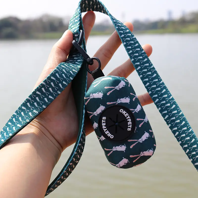 OKEYPETS - OKEYPETS Портативный неопреновый диспенсер для пакетов для собачьих экскрементов, изготовленный на заказ, для прогулок. Держатель для пакетов для собачьих экскрементов. 1