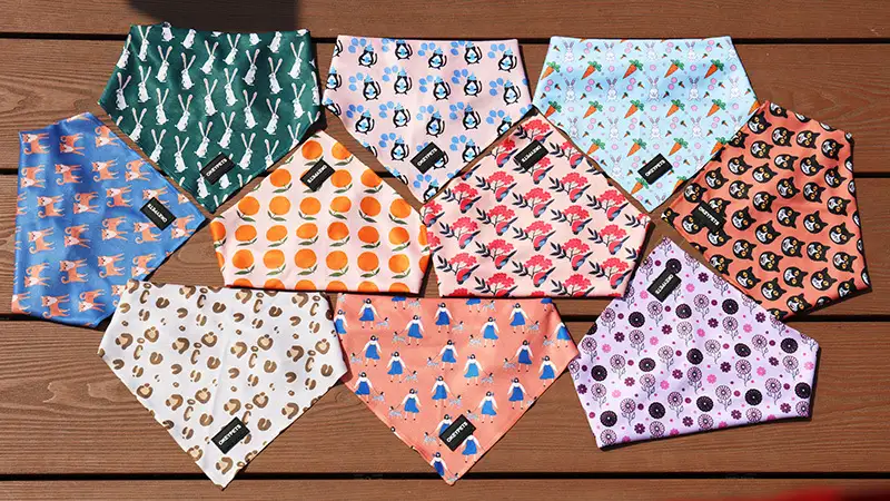 OKEYPETS Módní nastavitelný měkký polyesterový šátek na každodenní nošení pro psy, pratelný trojúhelníkový šátek pro domácí mazlíčky 1