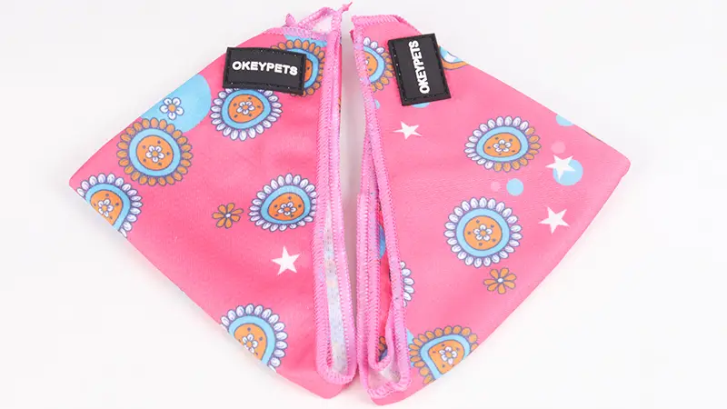 أوكي بيتس، أوشحة حيوانات أليفة عالية الجودة مطبوعة بتقنية التسامي، تُباع بالجملة، بتصميمات عصرية، تُربط حول الرقبة على شكل مثلث، وتُستخدم كوشاح للكلاب. 1