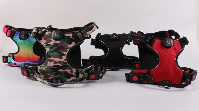 Harnais tactique personnalisé pour animaux de compagnie, gilet avec lumière LED, robuste, anti-traction, rembourré, réfléchissant, rechargeable, pour chien. 1