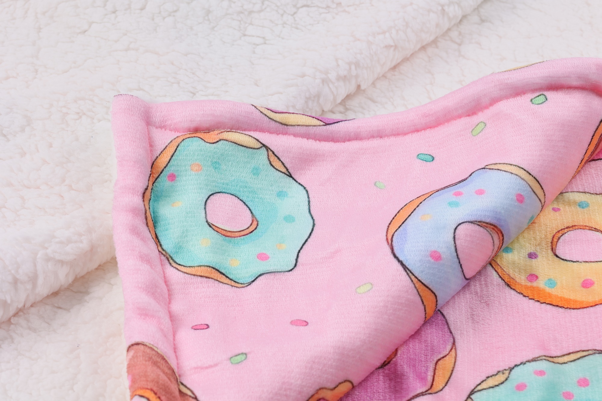 Couverture moelleuse pour chiens de petite et moyenne taille, jeté de canapé anti-urine, réversible, douce et chaude, en sherpa. 7