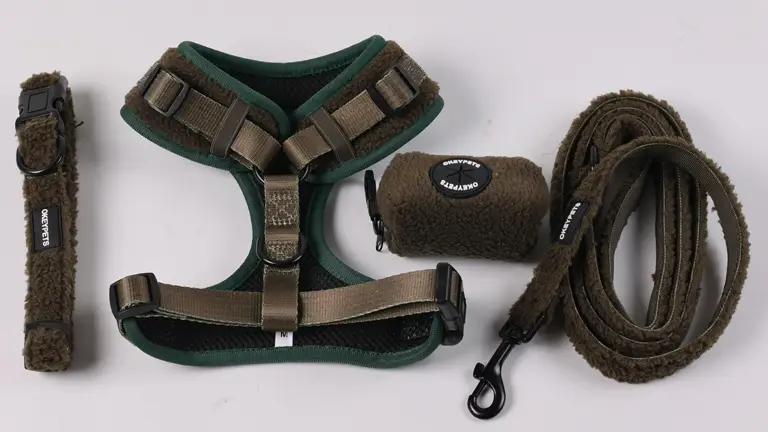 Egyedi téli mellényhám fényvisszaverő szalagokkal, állítható, húzásmentes sherpa kutyahám és póráz szett sétáltatáshoz 1
