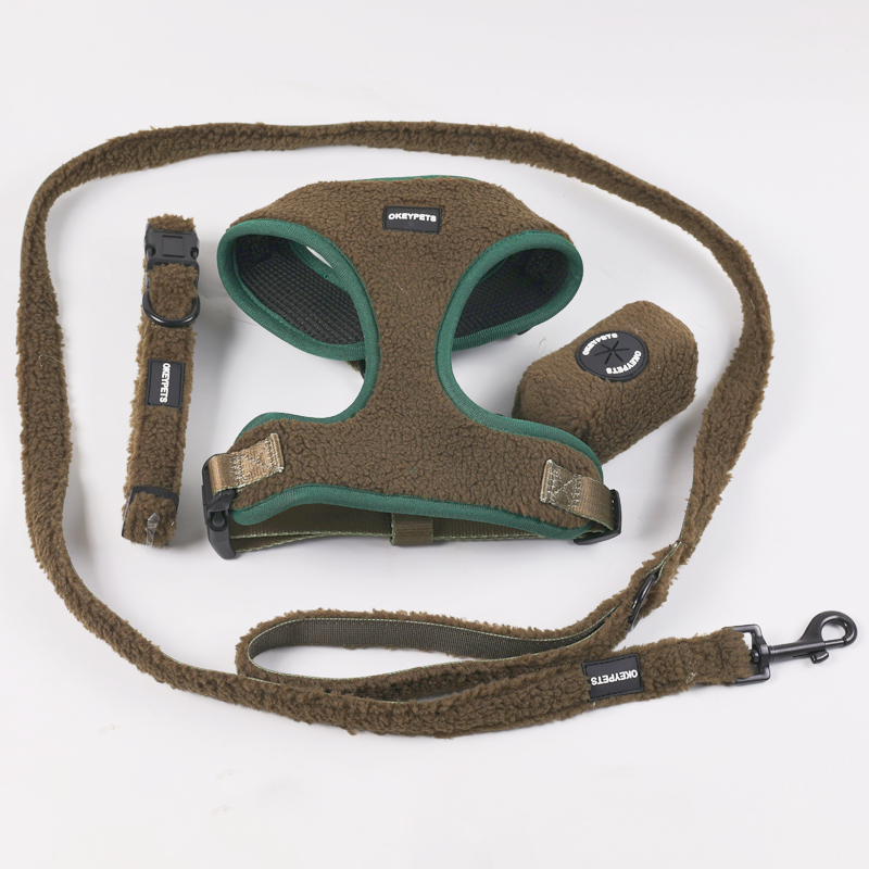 Harnais pour chien avec lampe et laisse, gilet anti-étranglement, harnais ajustable en sherpa avec anneau en D à l'avant 2