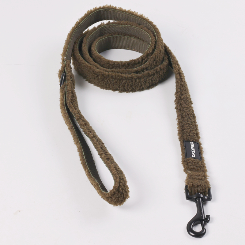 Harnais pour chien avec lampe et laisse, gilet anti-étranglement, harnais ajustable en sherpa avec anneau en D à l'avant 11