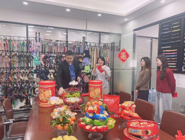 NOUS REPRENONS LE TRAVAIL AUJOURD'HUI ! Fournisseurs et fabricants | OKEYPETS 2